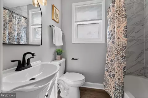 Entry Way - 3544 Lyndale Ave, Baltimore, MD 21213 photo 14 of 18