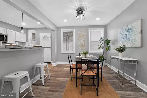 Entry Way - 3544 Lyndale Ave, Baltimore, MD 21213 photo 7 of 18