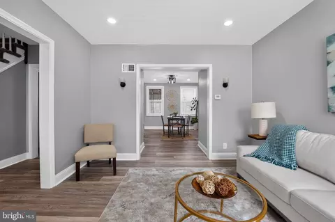 Entry Way - 3544 Lyndale Ave, Baltimore, MD 21213 photo 6 of 18