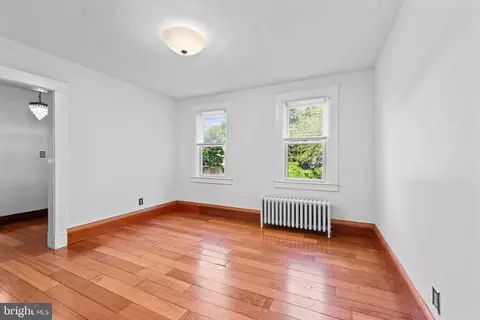 Living - 5906 Edna Ave, Baltimore, MD 21214 photo 5 of 6