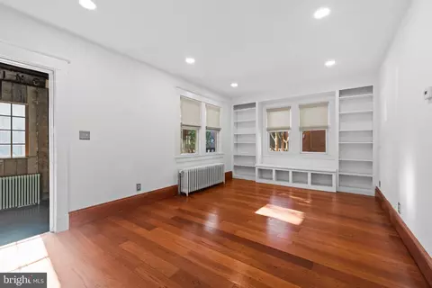 Living - 5906 Edna Ave, Baltimore, MD 21214 photo 4 of 6