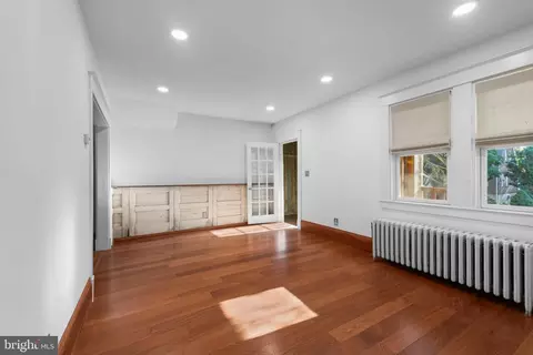 Living - 5906 Edna Ave, Baltimore, MD 21214 photo 3 of 6