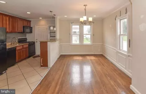 Entry Way - 2565 Harlem Ave, Baltimore, MD 21216 photo 3 of 6