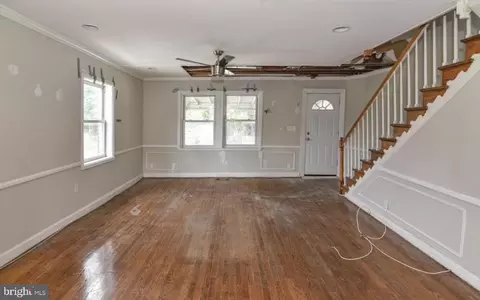 Entry Way - 2565 Harlem Ave, Baltimore, MD 21216 photo 2 of 6