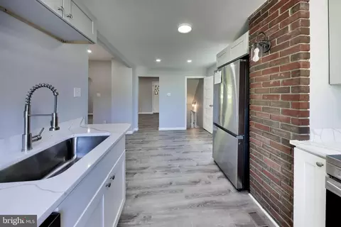 Entry Way - 5312 Catalpha, Baltimore, MD 21214 photo 4 of 8