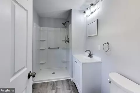 Bath - 5312 Catalpha, Baltimore, MD 21214 photo 2 of 3