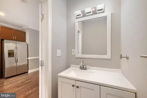 Entry Way - 1519 E Chase St, Baltimore, MD 21213 photo 7 of 11