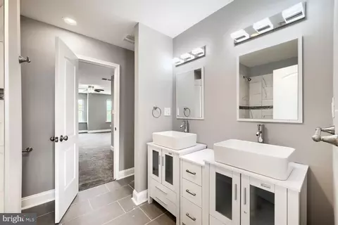 Bath - 1519 E Chase St, Baltimore, MD 21213 photo 2 of 4