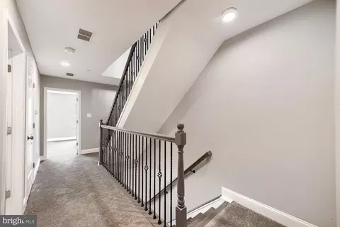 Entry Way - 1519 E Chase St, Baltimore, MD 21213 photo 4 of 11
