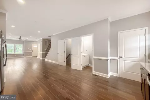 Entry Way - 1519 E Chase St, Baltimore, MD 21213 photo 9 of 11