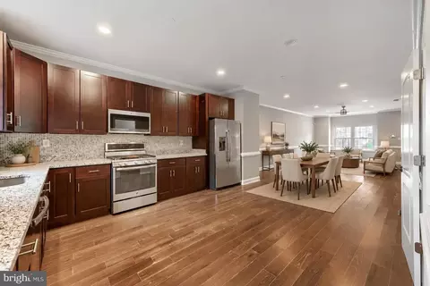 Entry Way - 1519 E Chase St, Baltimore, MD 21213 photo 2 of 11