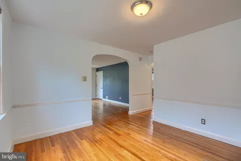 Entry Way - 6502 Eastern Pkwy, Baltimore, MD 21214 photo 1 of 4