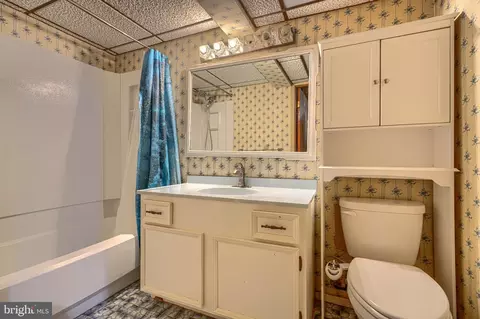 Bath - 6502 Eastern Pkwy, Baltimore, MD 21214 photo 3 of 3
