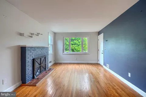 Living - 6502 Eastern Pkwy, Baltimore, MD 21214 photo 2 of 4