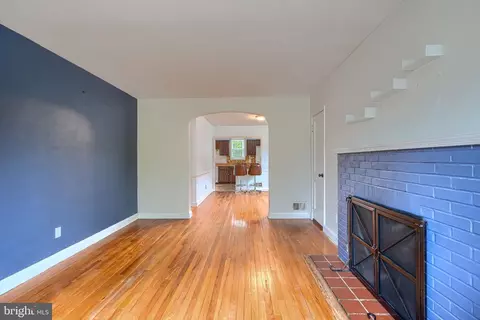 Living - 6502 Eastern Pkwy, Baltimore, MD 21214 photo 3 of 4