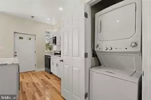 Entry Way - 3827 Boarman Ave, Baltimore, MD 21215 photo 3 of 3