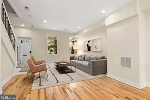 Entry Way - 3827 Boarman Ave, Baltimore, MD 21215 photo 2 of 3
