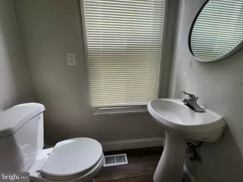 Entry Way - 724 E 35th St, Baltimore, MD 21218 photo 2 of 10