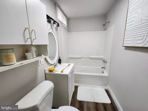 Entry Way - 724 E 35th St, Baltimore, MD 21218 photo 8 of 10