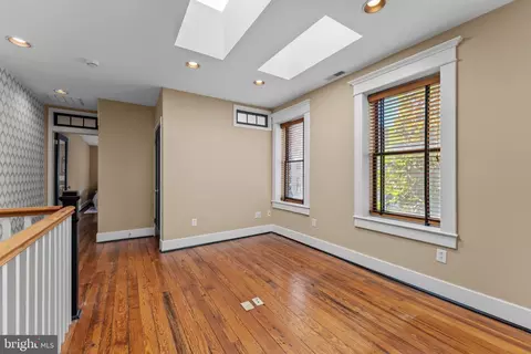 Entry Way - 43 S Decker Ave S, Baltimore, MD 21224 photo 5 of 7