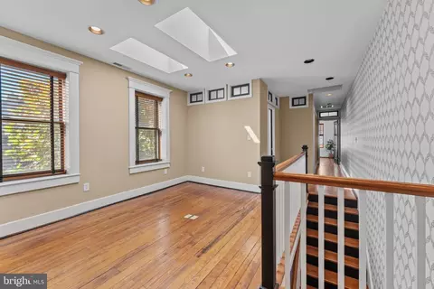 Entry Way - 43 S Decker Ave S, Baltimore, MD 21224 photo 6 of 7