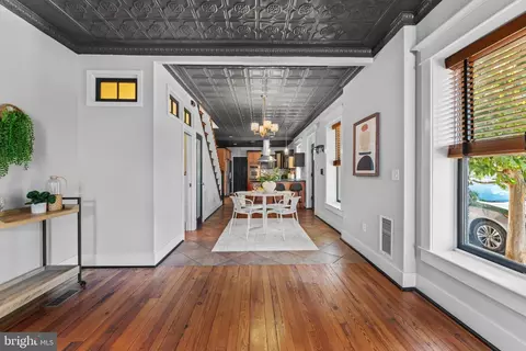 Entry Way - 43 S Decker Ave S, Baltimore, MD 21224 photo 3 of 7
