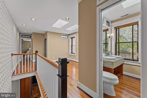 Entry Way - 43 S Decker Ave S, Baltimore, MD 21224 photo 4 of 7
