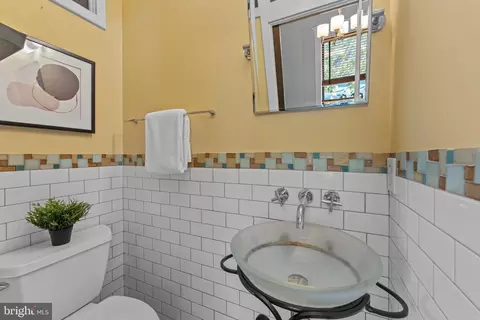 Bath - 43 S Decker Ave S, Baltimore, MD 21224 photo 1 of 5