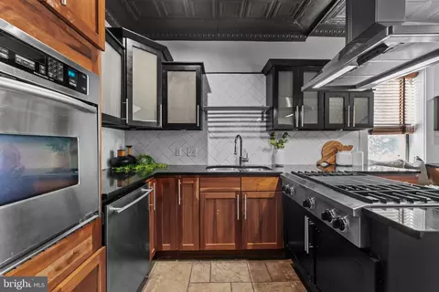 Kitchen - 43 S Decker Ave S, Baltimore, MD 21224 photo 3 of 5