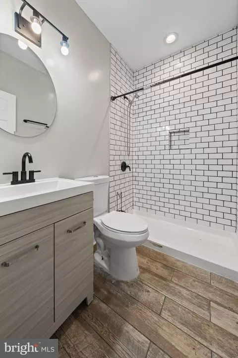 Bath - 2136 Penrose Ave, Baltimore, MD 21223 photo 1 of 3