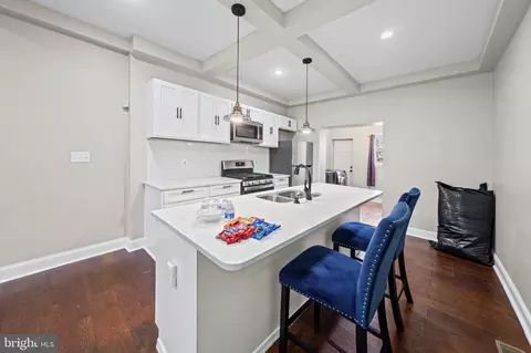Entry Way - 2136 Penrose Ave, Baltimore, MD 21223 photo 5 of 8