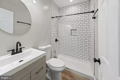 Bath - 2136 Penrose Ave, Baltimore, MD 21223 photo 2 of 3