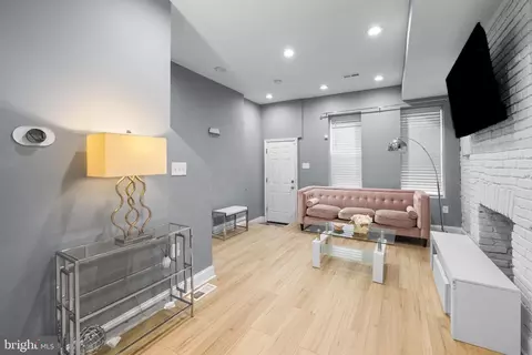 Entry Way - 1007 Bennett Pl, Baltimore, MD 21223 photo 1 of 13