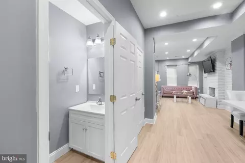 Entry Way - 1007 Bennett Pl, Baltimore, MD 21223 photo 6 of 13