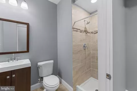 Entry Way - 1007 Bennett Pl, Baltimore, MD 21223 photo 9 of 13
