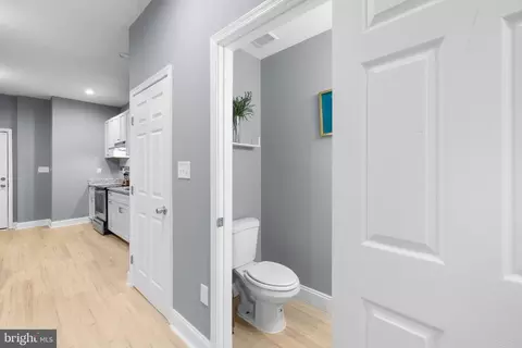 Entry Way - 1007 Bennett Pl, Baltimore, MD 21223 photo 7 of 13