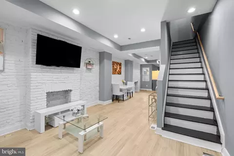 Entry Way - 1007 Bennett Pl, Baltimore, MD 21223 photo 2 of 13