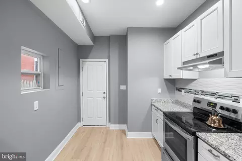 Entry Way - 1007 Bennett Pl, Baltimore, MD 21223 photo 4 of 13