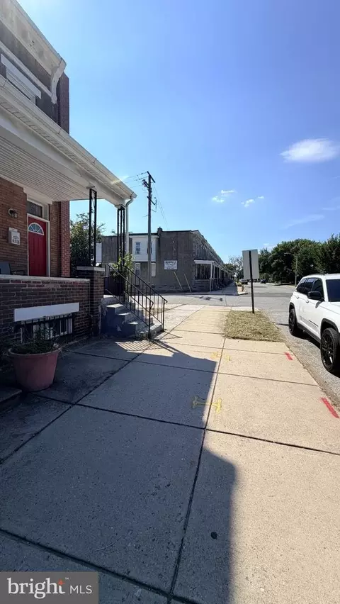 2105 Sinclair Ln, Baltimore, MD 21213 photo 4
