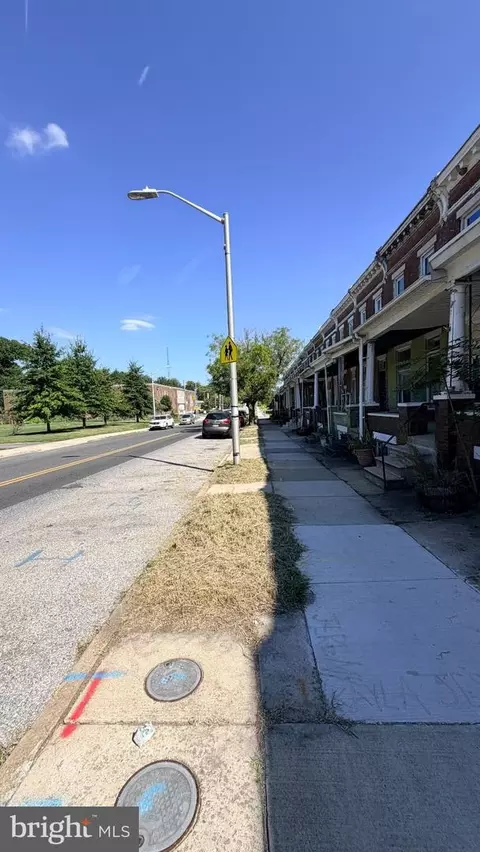 2105 Sinclair Ln, Baltimore, MD 21213 photo 3
