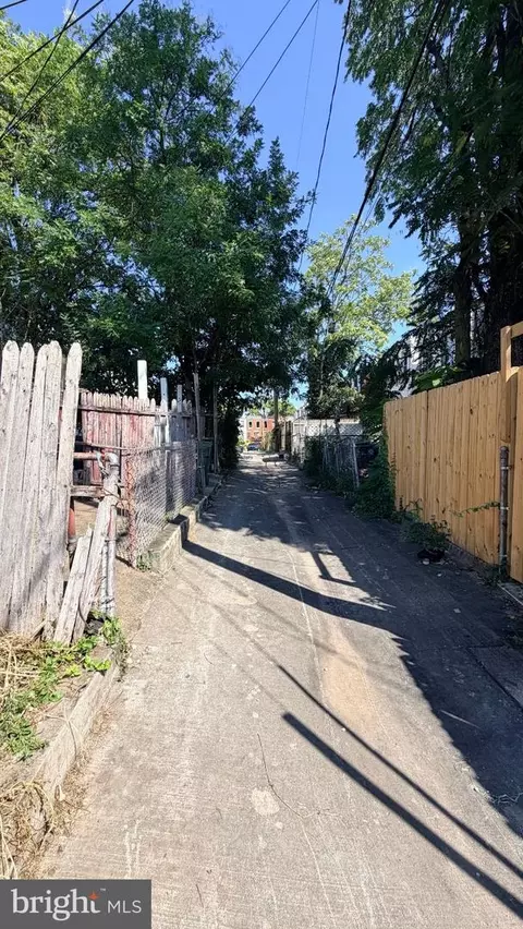 2105 Sinclair Ln, Baltimore, MD 21213 photo 6
