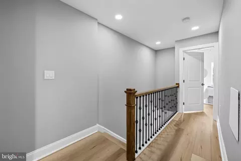 Entry Way - 2114 E Hoffman St, Baltimore, MD 21213 photo 5 of 5