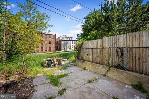 Exterior - 2114 E Hoffman St, Baltimore, MD 21213 photo 2 of 2