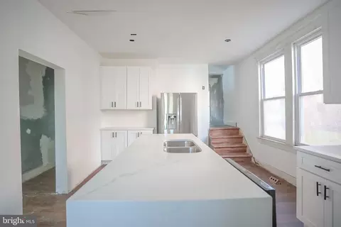 Entry Way - 4305 Garrison Blvd, Baltimore, MD 21215 photo 3 of 8