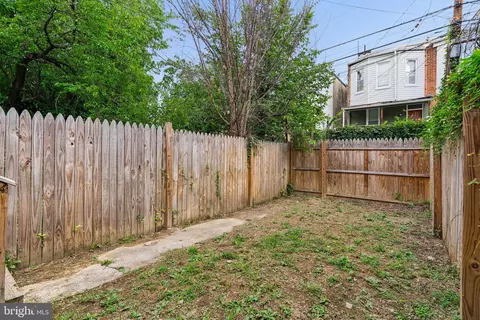 Exterior - 926 Homestead St, Baltimore, MD 21218 photo 8 of 10
