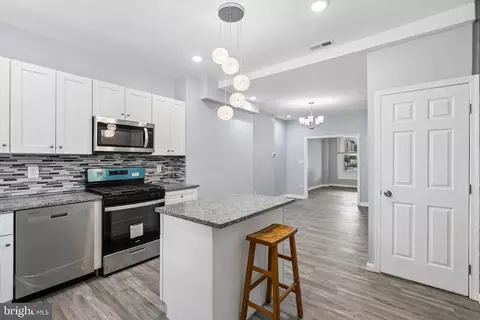 Entry Way - 926 Homestead St, Baltimore, MD 21218 photo 5 of 7