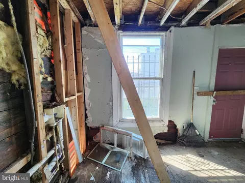 Entry Way - 2729 E Madison St, Baltimore, MD 21205 photo 4 of 16