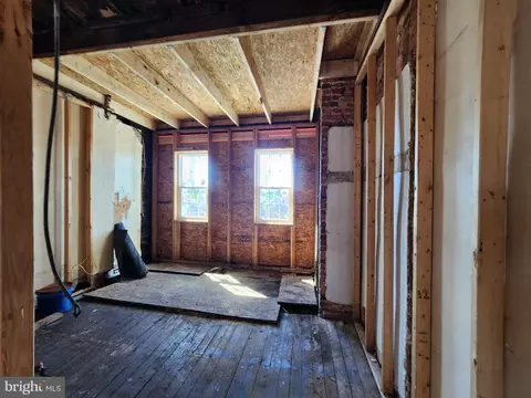 Entry Way - 2729 E Madison St, Baltimore, MD 21205 photo 12 of 16