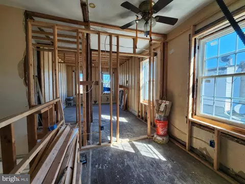 Entry Way - 2729 E Madison St, Baltimore, MD 21205 photo 15 of 16