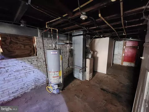 Entry Way - 2729 E Madison St, Baltimore, MD 21205 photo 6 of 16